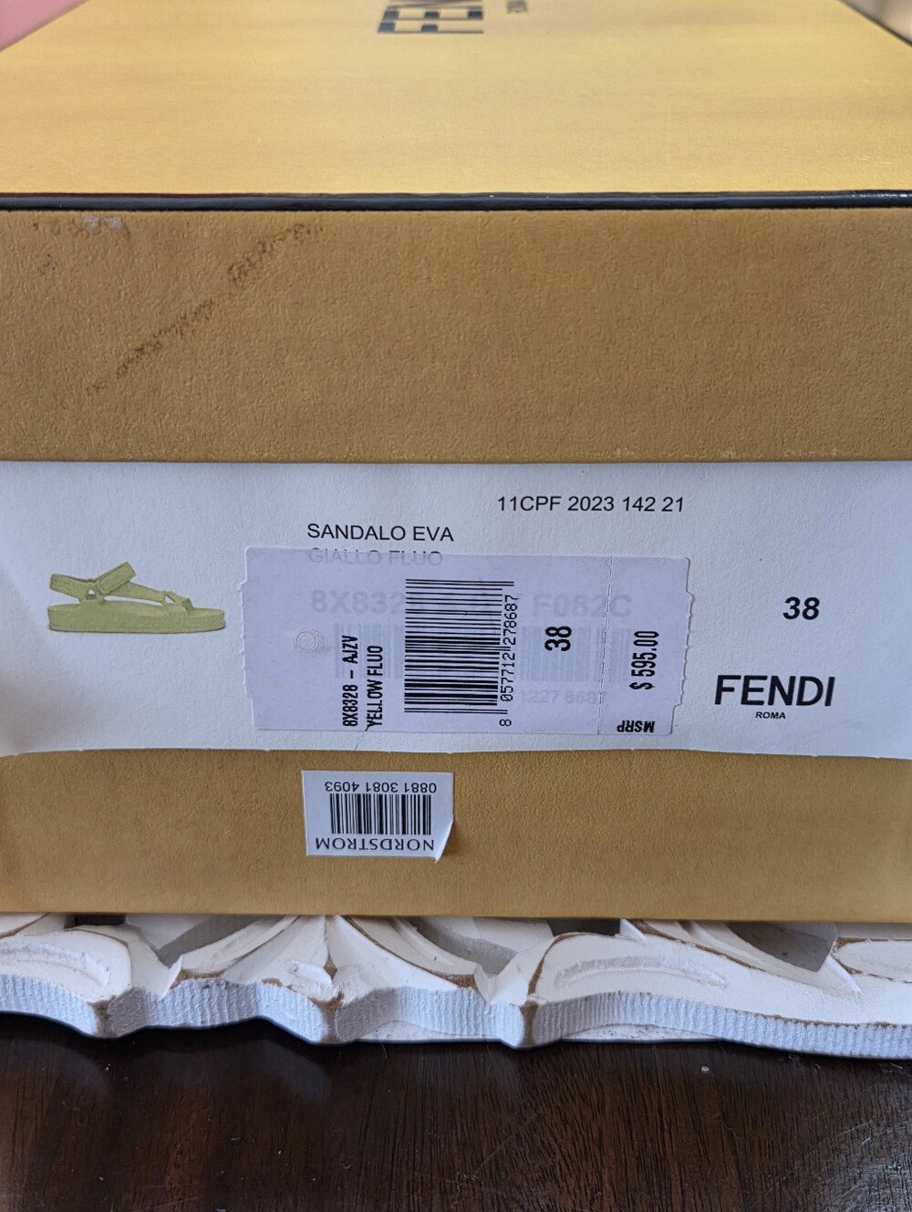 Fendi By Marc Jacobs Feel Sandals In Neon Yellow, Size 38 - Picture 13 of 13